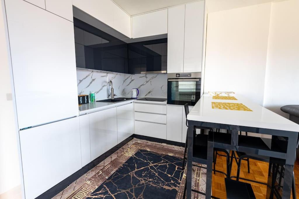Apartment Aida No1 City View - Free Parking - Sarajewo Zewnętrze zdjęcie